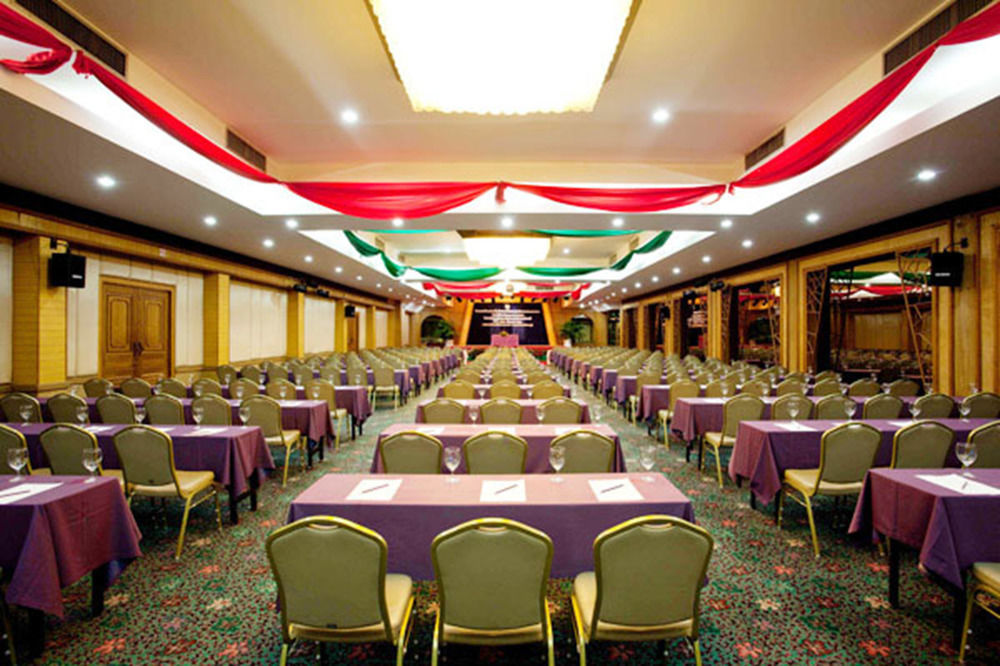 Methavalai Hotel Petchaburi Esterno foto